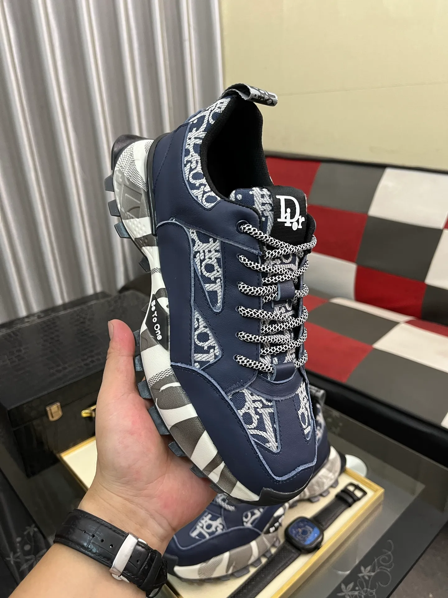 Men's Men's Shoes💰458⌚️⌚️Dior unique modern style sneakers. Counter purchasing 🏃casual leather shoes😍😍 original cowhide leather imported from Italy (refuses to discolor and grind feet) soles: original soles specially provided by the original factory, super cool😍 lace up and walk with wind👍 style design ⚠️ super comfortable and wear-resistant original soles. Just like shooting the real thing 🎬The real thing is better Code number: 38-443️⃣Colors available
